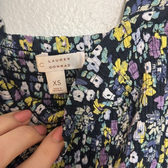 LC Smocked Floral Peplum Tank - Picture 4 of 6